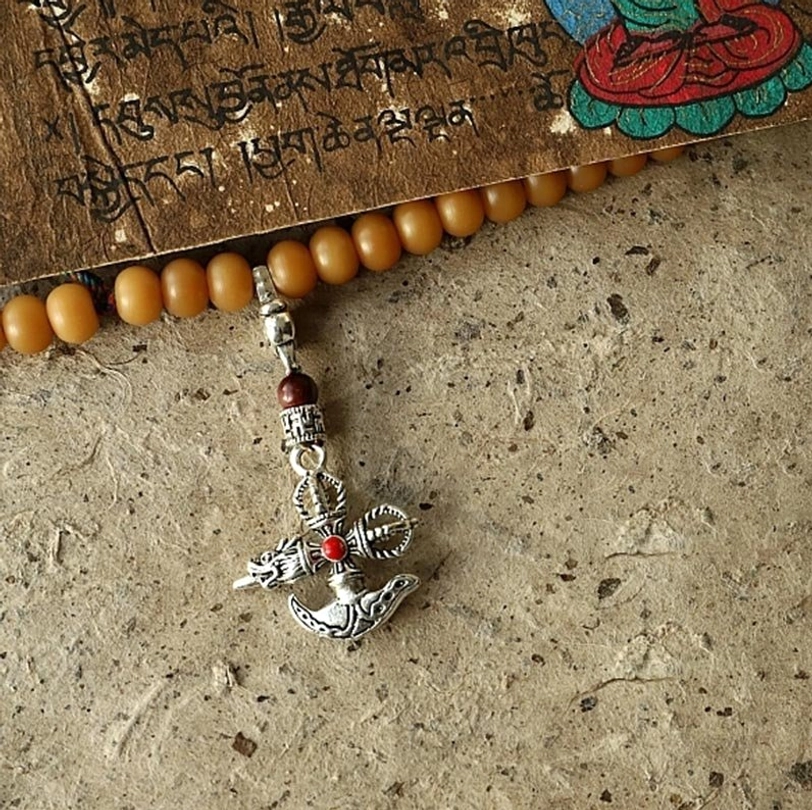 108 Tibetan mala beads bracelet featuring enlightened bodhi seeds, protective Bagua symbol, and sacred Buddhist spiritual meaning