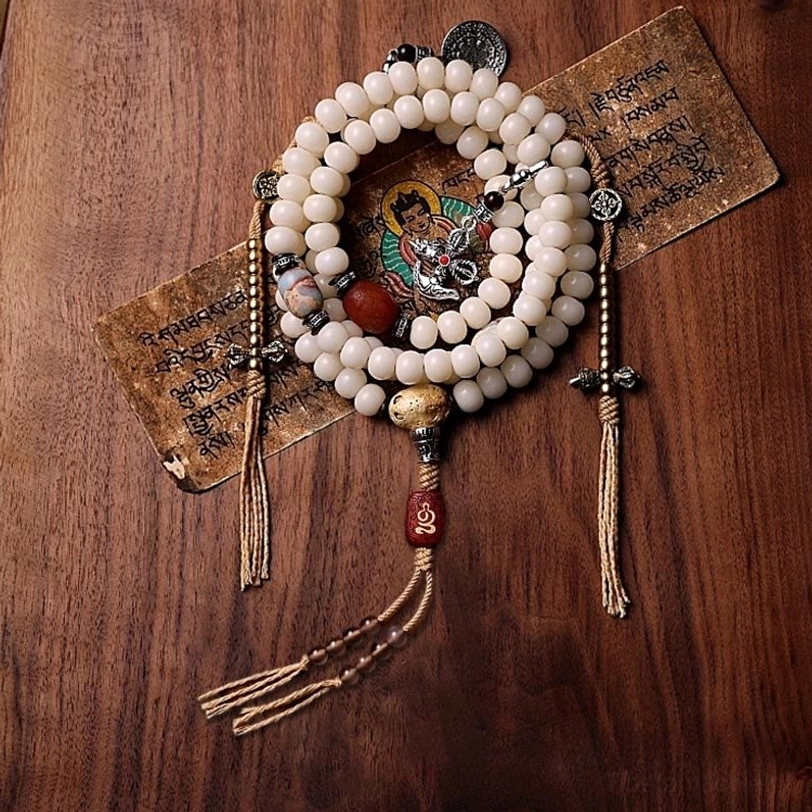 Bodhi seed and gray agate mala bracelet 9mm 10mm 11mm bead size detail view