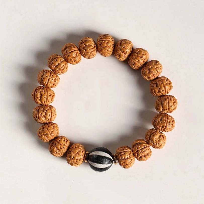 Bodhi seed bracelet featuring three-eye Dzi bead for wealth prosperity and spiritual protection