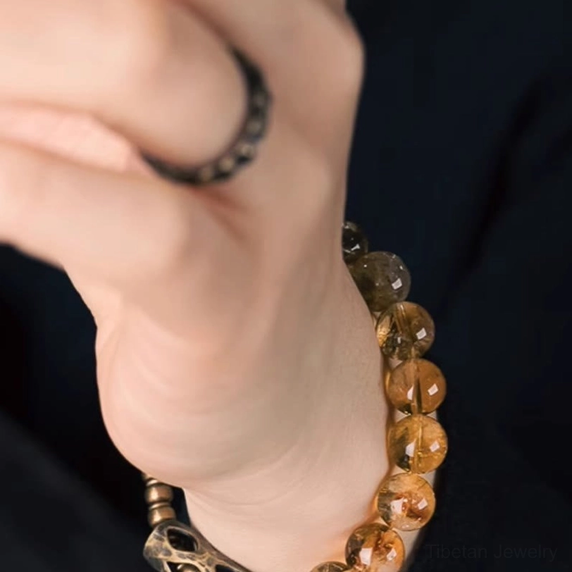 Citrine bead bracelet energy alignment and chakra benefits illustration and guide