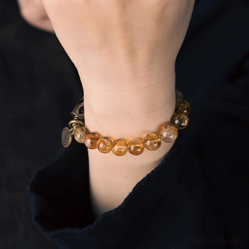 Citrine beaded bracelet packaging and presentation for gifting and protection