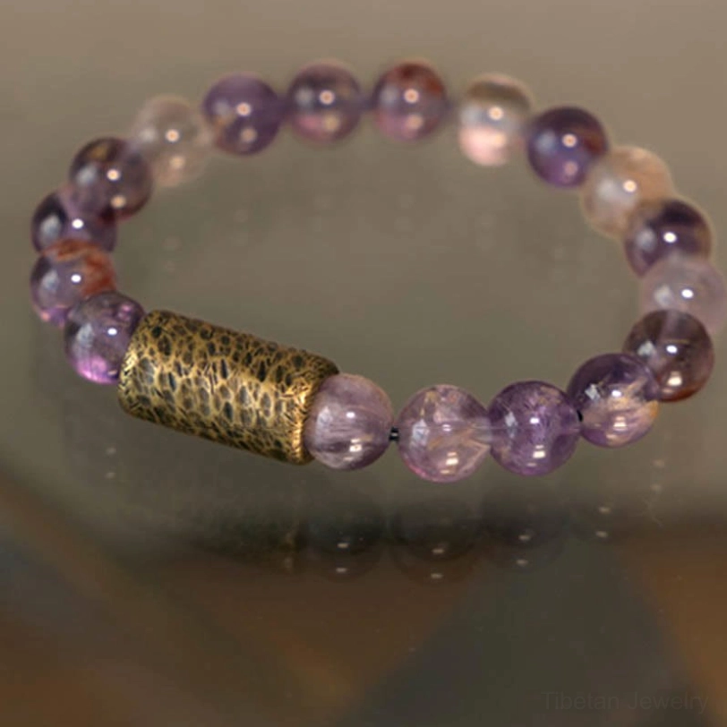 Close-up detail of elastic cord construction and bead stringing quality of handmade crystal bracelet