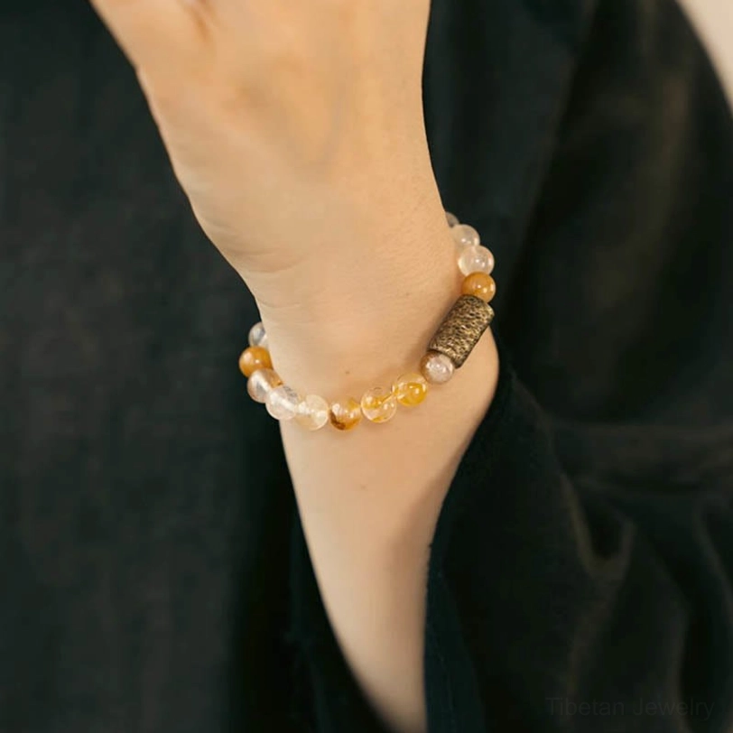 Crystal bracelet size comparison showing multiple wrist circumference options for perfect fit selection