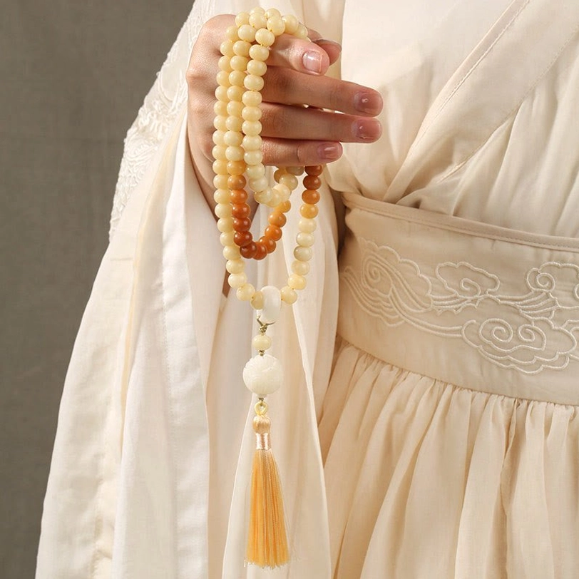 Gradient bodhi seed and lotus charm bracelet featuring smooth natural beads with color variation