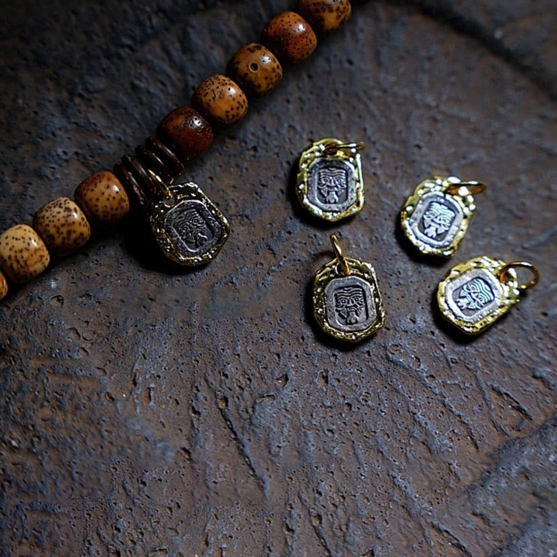 Handmade Tibetan mala bracelet featuring sacred bodhi seeds, amber dzi beads, and agate stones for spiritual meditation