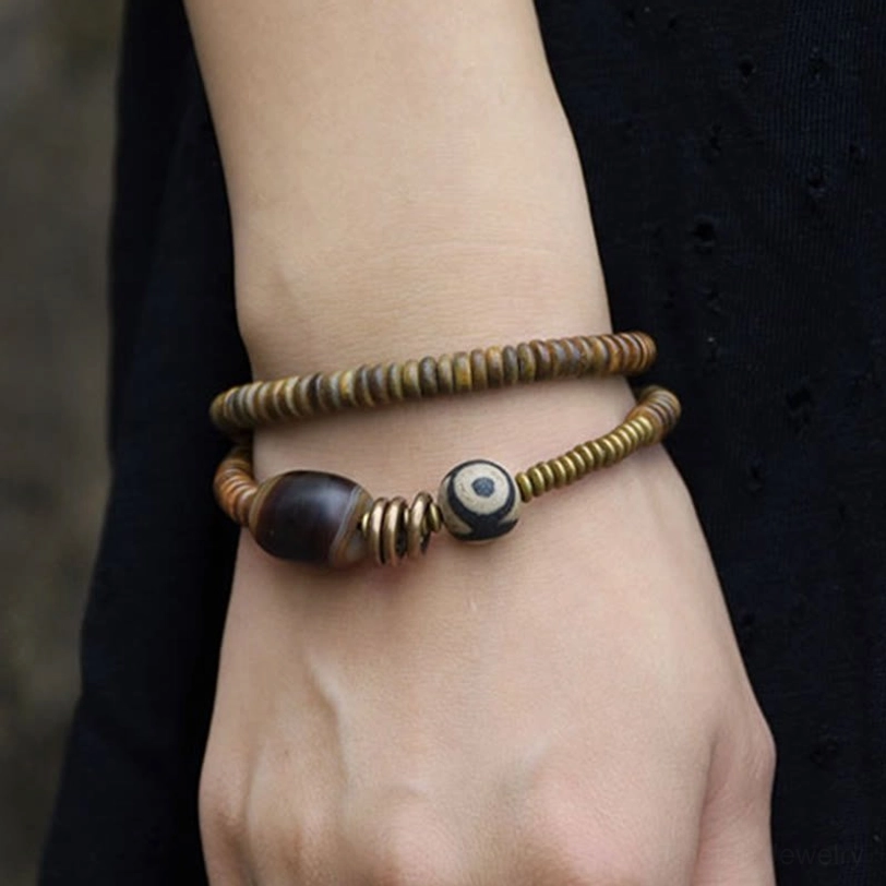 Healing crystal Dzi bead bracelet with green sandalwood meditation focus point