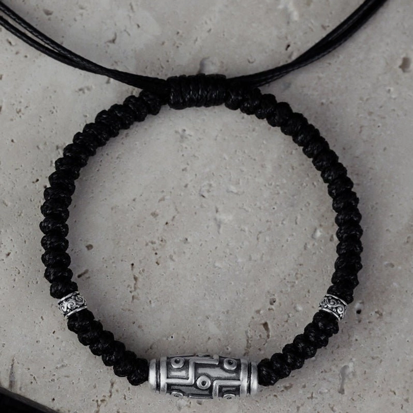 Sterling silver dzi bead bracelet spiritual meaning infographic, nine-eye symbol significance and Buddhist blessings