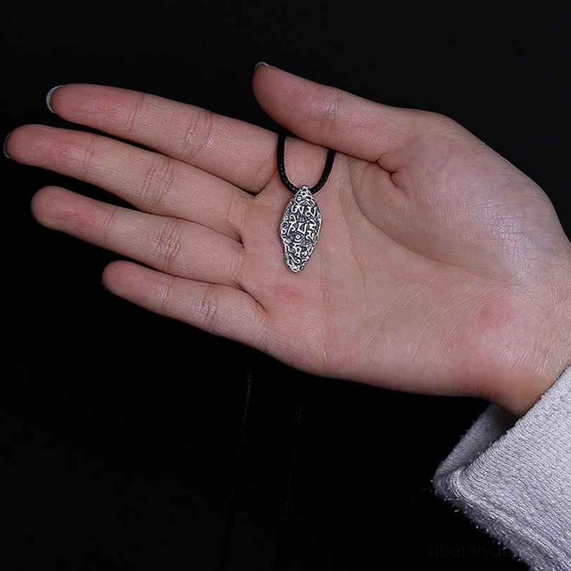 925 sterling silver Tibetan Buddhist pendant with clear Sanskrit Six True Words mantra engraving