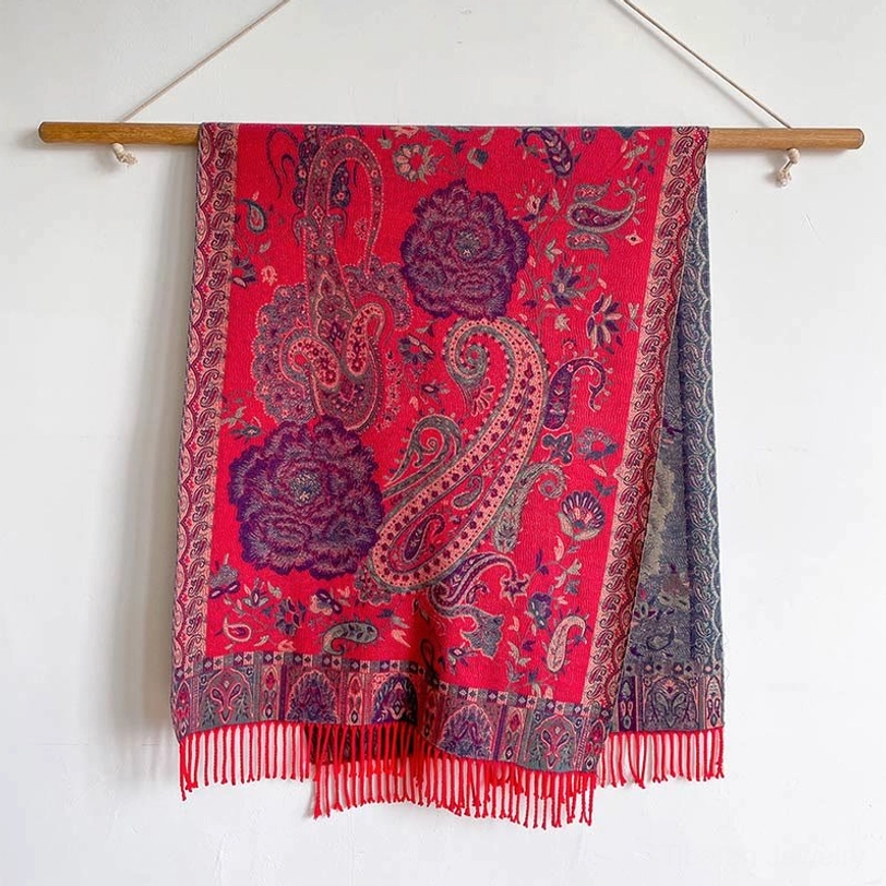 Tibetan ethnic shawl hooded styling, demonstrating spiritual and cultural wearing tradition