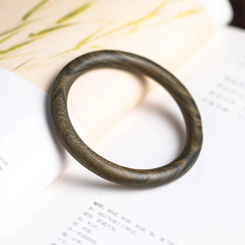 Tibetan green sandalwood protection bracelet - natural wood bangle attracting positive vibrations and tranquility