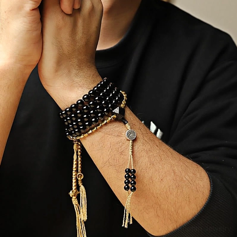 Handmade Tibetan mala bead bracelet showcase black onyx dzi bead artisan craftsmanship