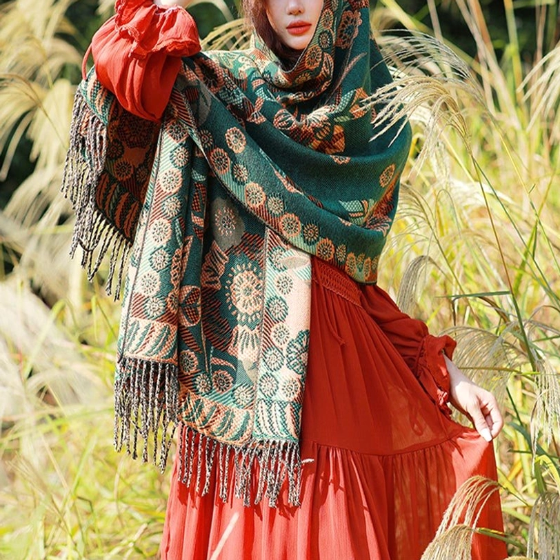 Green Tibetan botanical cashmere shawl with nature-inspired leaf weave