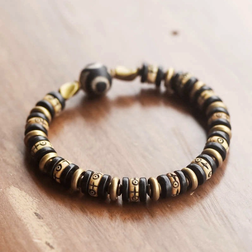 Tibetan dzi bead bracelet open circular display showing bead arrangement