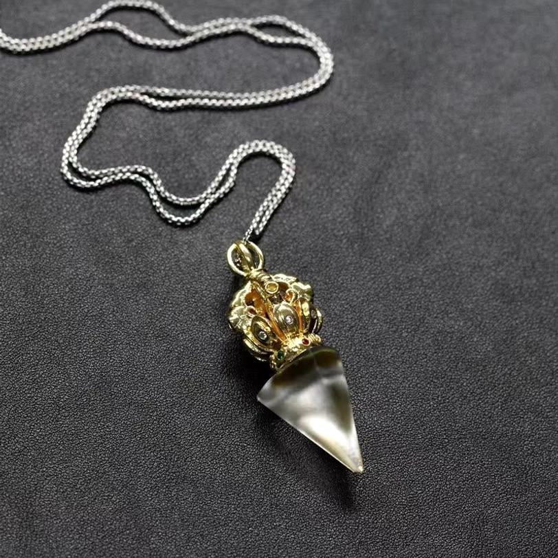 Tibetan Liuli crystal pendant necklace artistic product photo