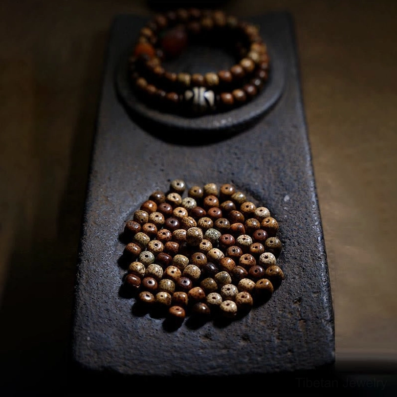 Tibetan Zakiram bodhi seed bracelet with amber dzi beads and agate stones for courage, prosperity, and spiritual awakening