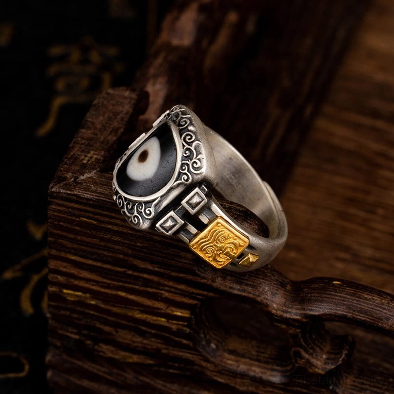 Side profile view of Zakiram Dzi bead silver ring highlighting vintage engraved patterns and gold-plated decorative shoulder details
