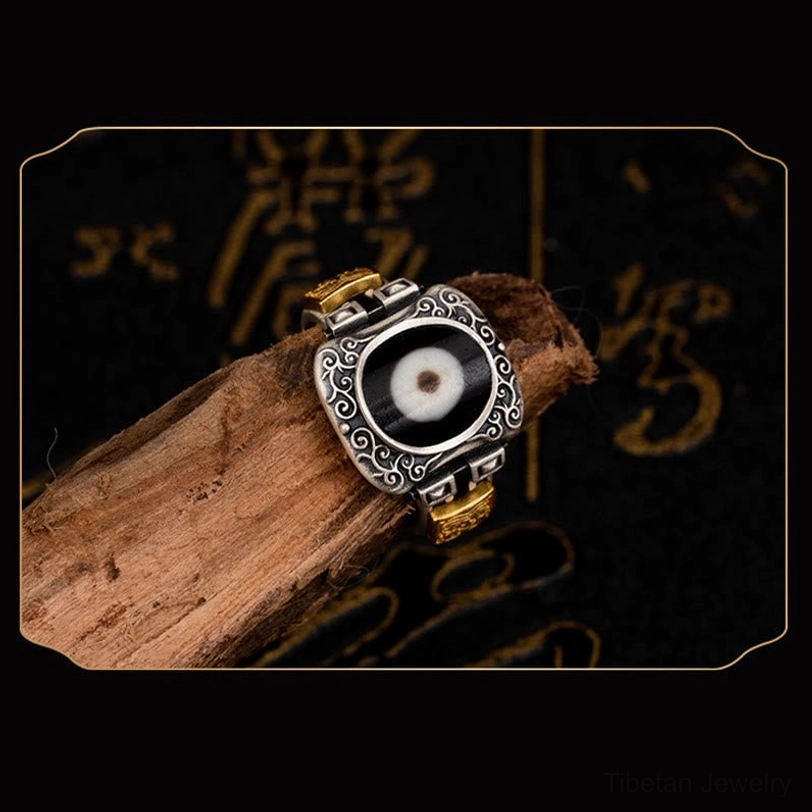 Compact vintage-design Zakiram Dzi ring front view with gold-plated details and intricate sterling silver workmanship